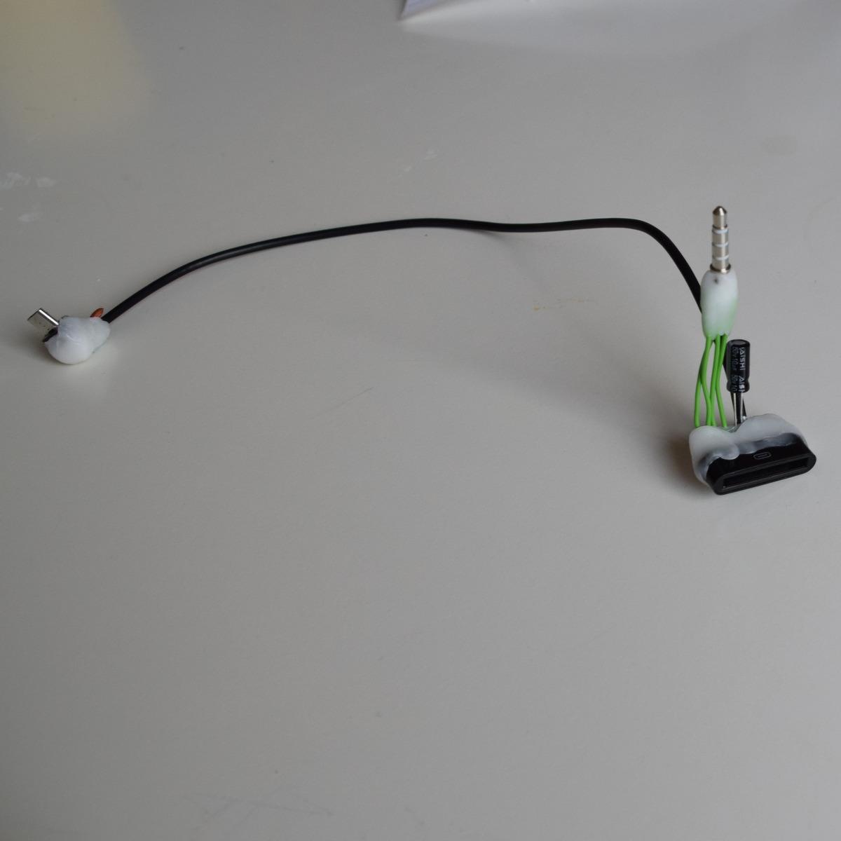 Am Ende wurde das ganze mit Polymorph wieder ordentlich verpackt. Dabei bekam der USB-Stecker auch wieder notwendigen 90-Winkel.